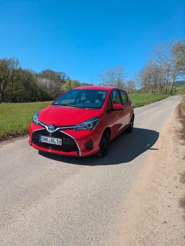 Rot Gebraucht 2015 Toyota Yaris Kleinwagen | 9.650 € (Fairer Preis) - Bild 1/4