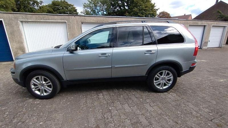 Grau Gebraucht 2007 Volvo XC90 Momentum SUV | 9.500 € (Teuer) - Bild 1/4