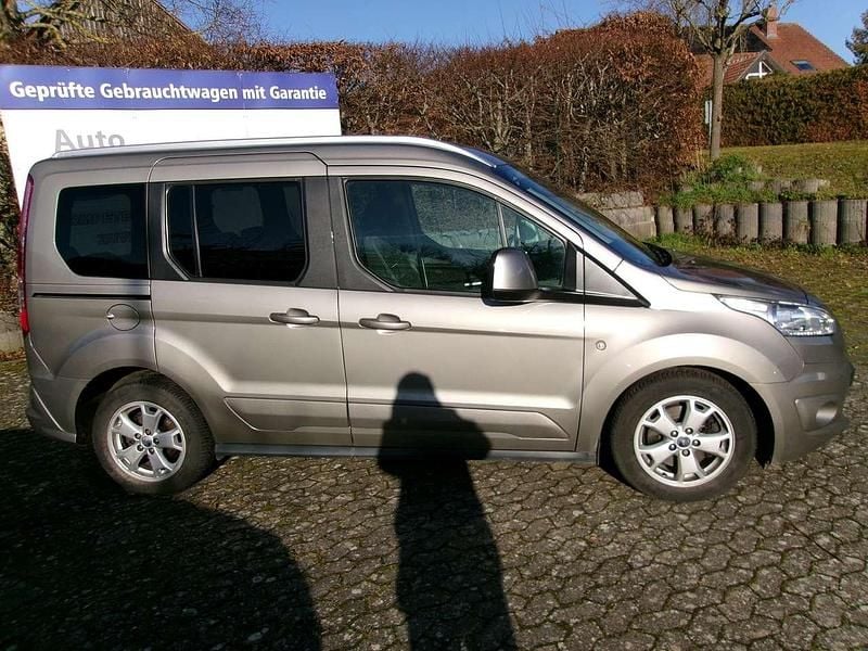 Gebraucht Ford Tourneo Connect Titanium 120 PS (88 kW) 2017 Perlsilber (metallic) Van / Kleinbus