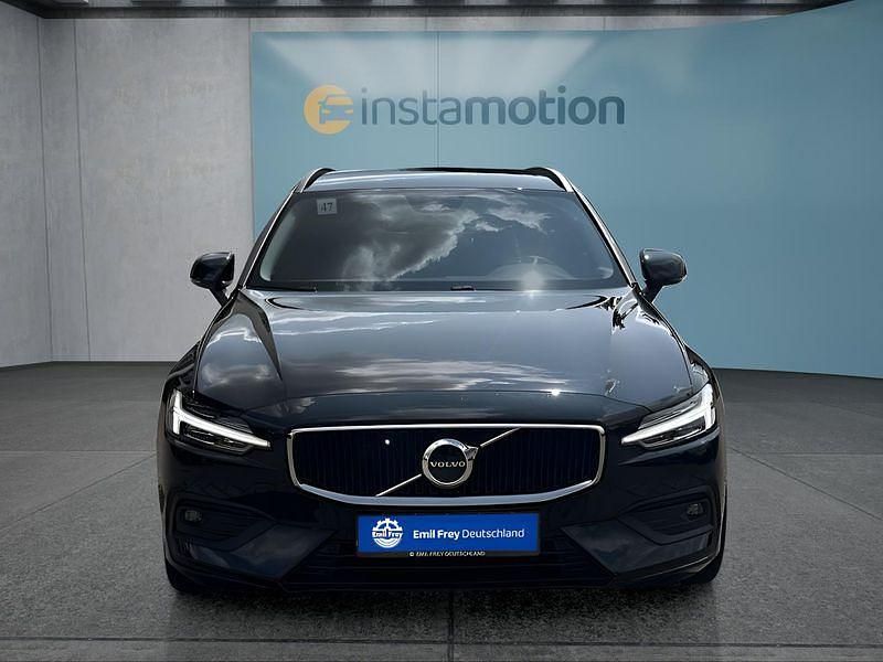Gebraucht Volvo V60 Core 163 PS (119 kW) 2024 Schwarz Kombi