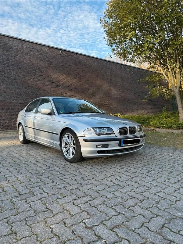 Silber Gebraucht 2000 BMW 320 Limousine | 2.200 € (Superpreis) - Bild 1/4