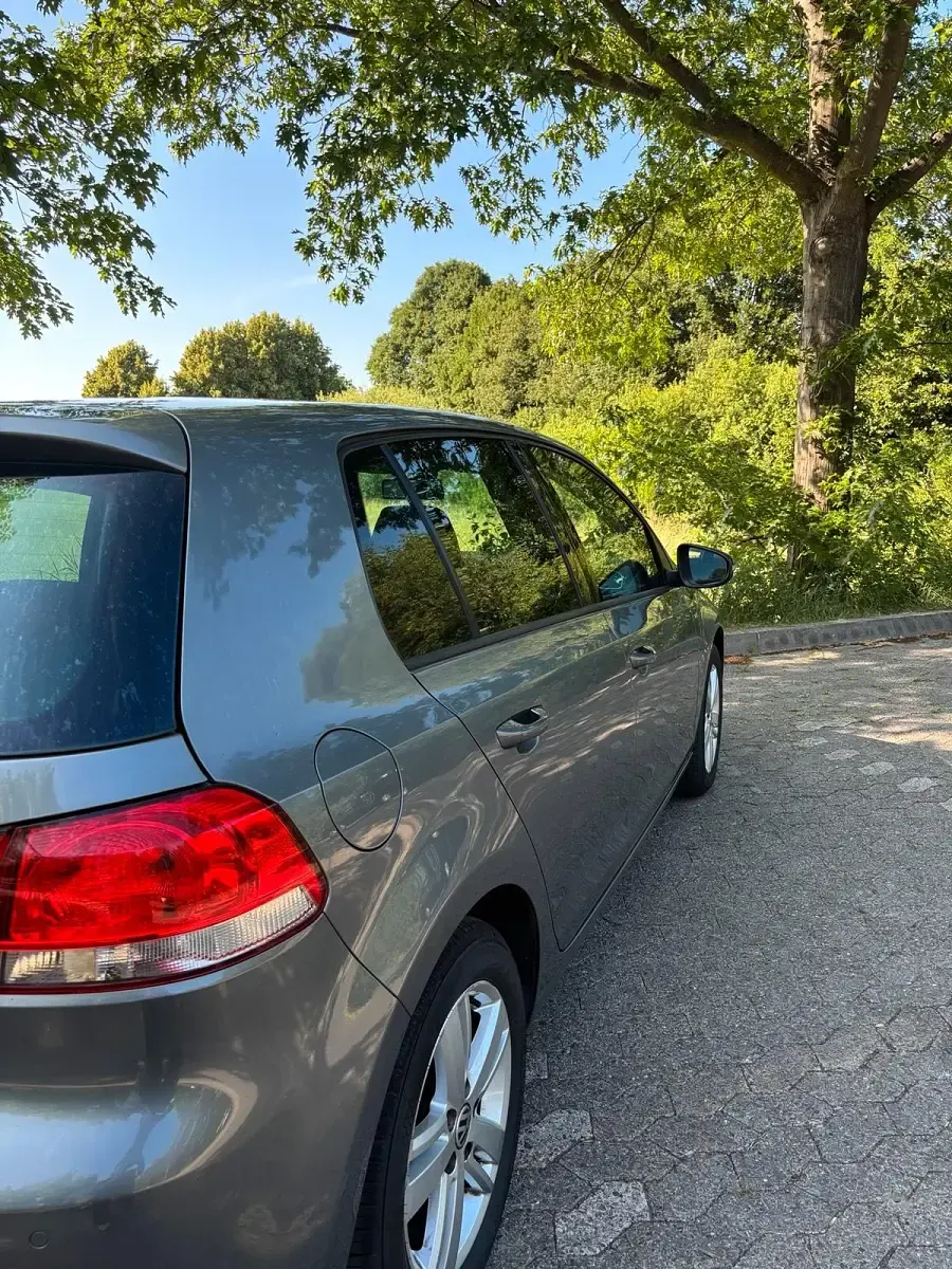 Gebraucht VW Golf VI Match 105 PS (77 kW) 2012 Grau Kleinwagen