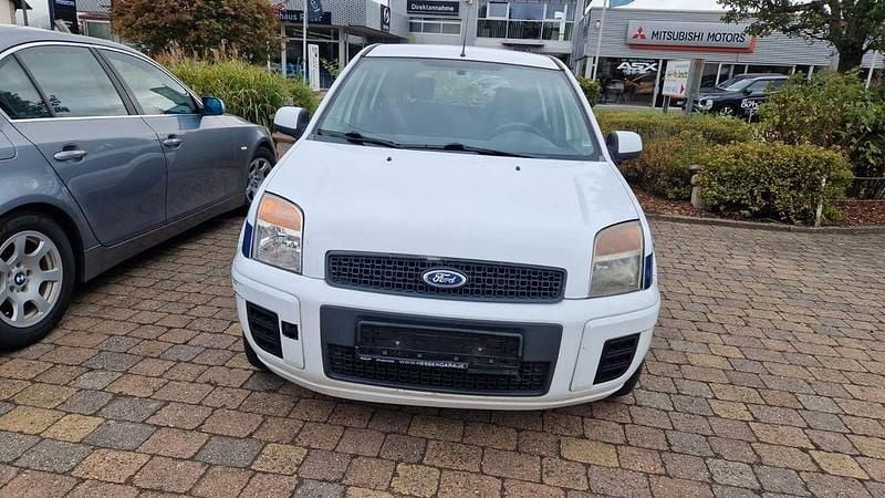 Weiß Gebraucht 2011 Ford Fusion Trend Limousine | 1.500 € (Superpreis) - Bild 1/4