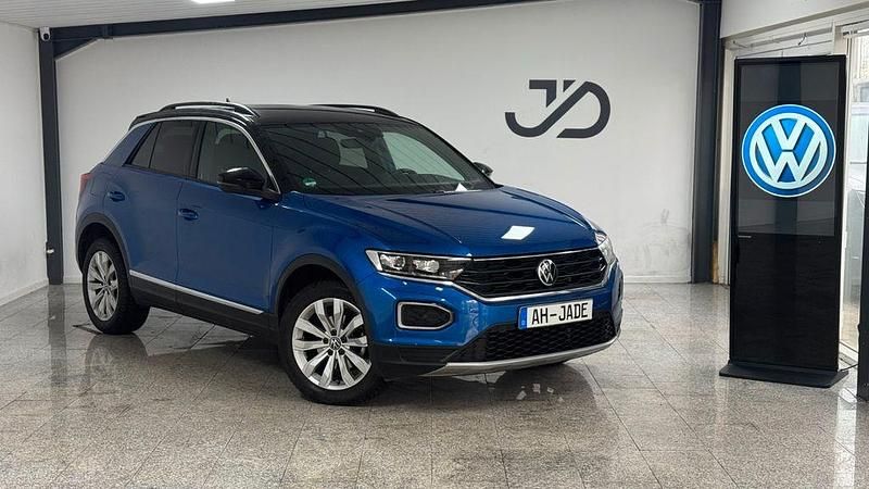 Blau Gebraucht 2021 VW T-Roc Sportline SUV | 21.950 € (Guter Preis) - Bild 1/4