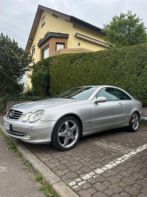 Silber Gebraucht 2005 Mercedes CLK320 Avantgarde Coupé | 4.900 € (Etwas zu teuer) - Bild 1/4