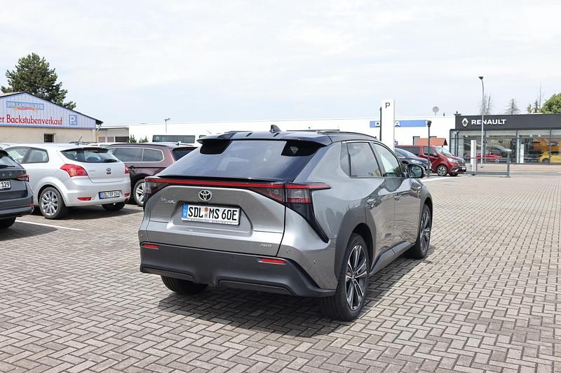 Gebraucht Toyota bZ4X Basis 160 kW (218 PS) 2022 Silber SUV