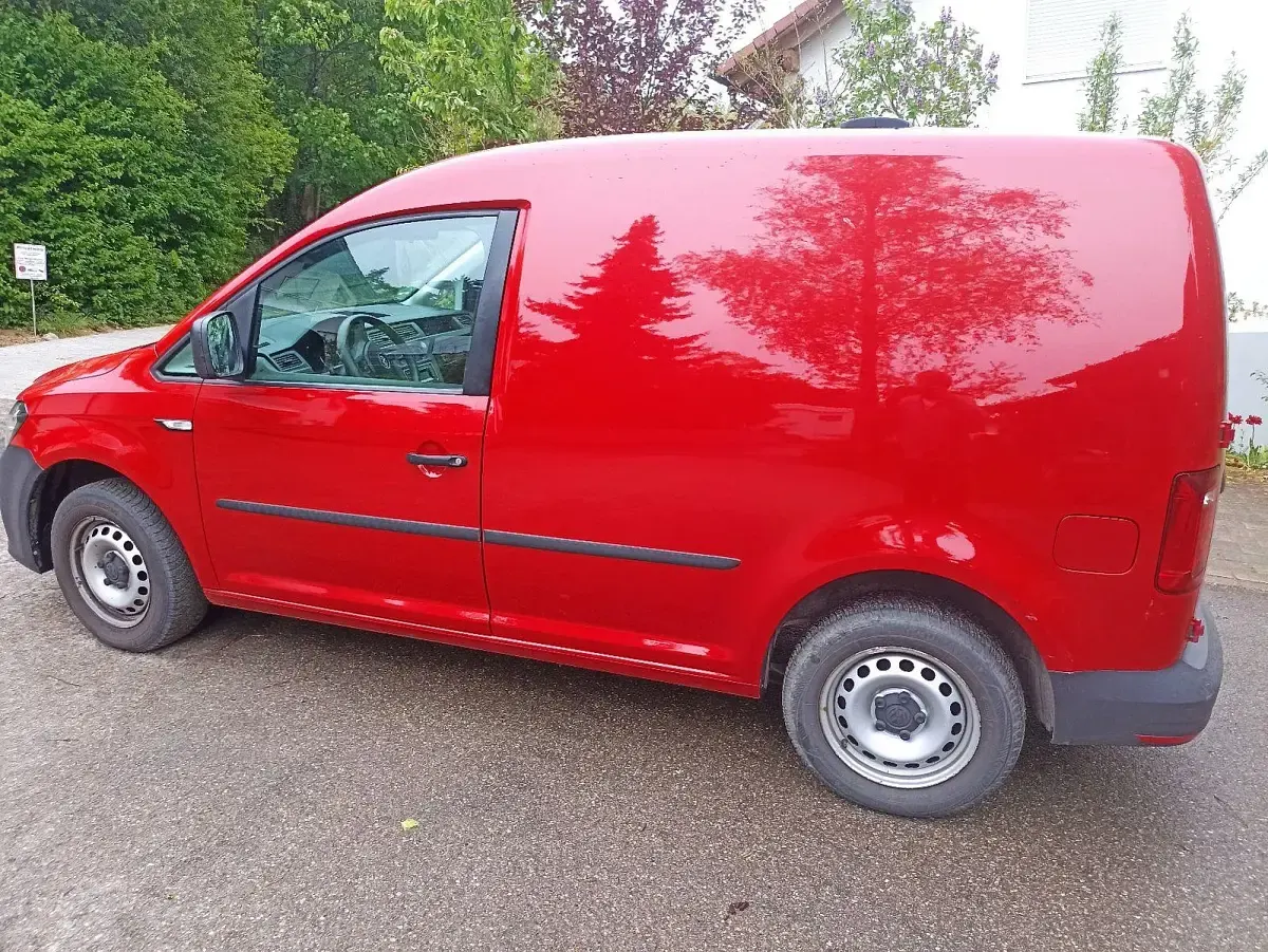 Gebraucht VW Caddy 102 PS (75 kW) 2019 Rot Van / Kleinbus
