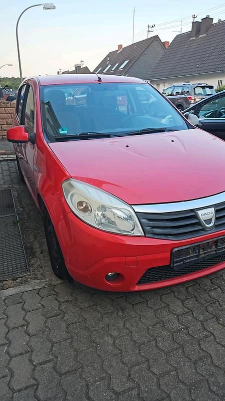 Rot Gebraucht 2009 Dacia Sandero Kleinwagen | 500 € (Superpreis) - Bild 1/4
