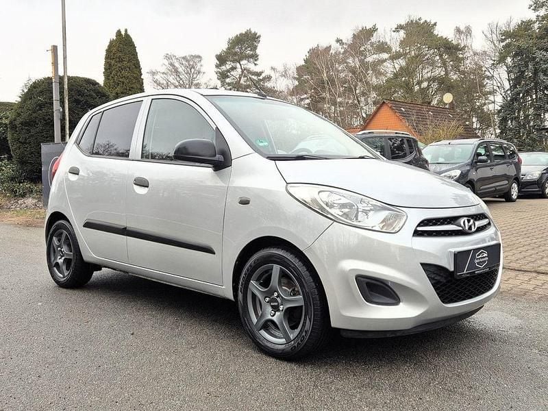 Gebraucht Hyundai i10 Edition 69 PS (50 kW) 2012 Silber Kleinwagen
