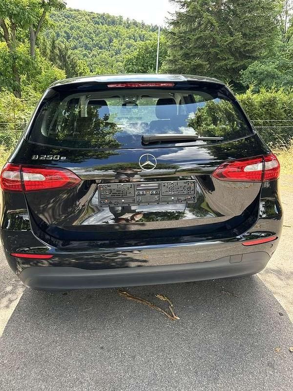 Gebraucht Mercedes B250e 160 PS (117 kW) 2022 Schwarz Van / Kleinbus