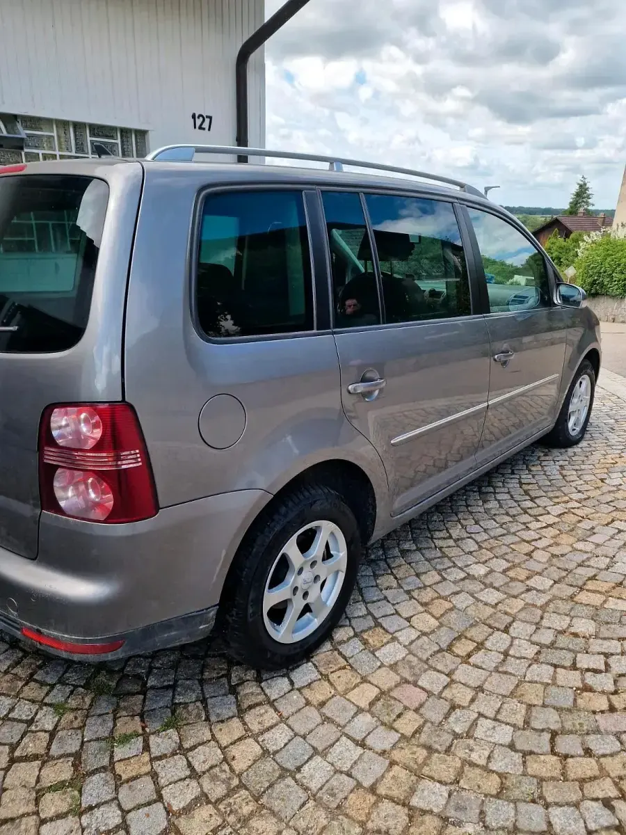 Gebraucht VW Touran 140 PS (102 kW) 2007 Braun Van / Kleinbus