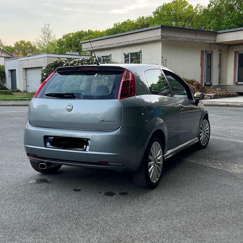 Gebraucht Fiat Punto 95 PS (69 kW) 2007 Silber Kleinwagen