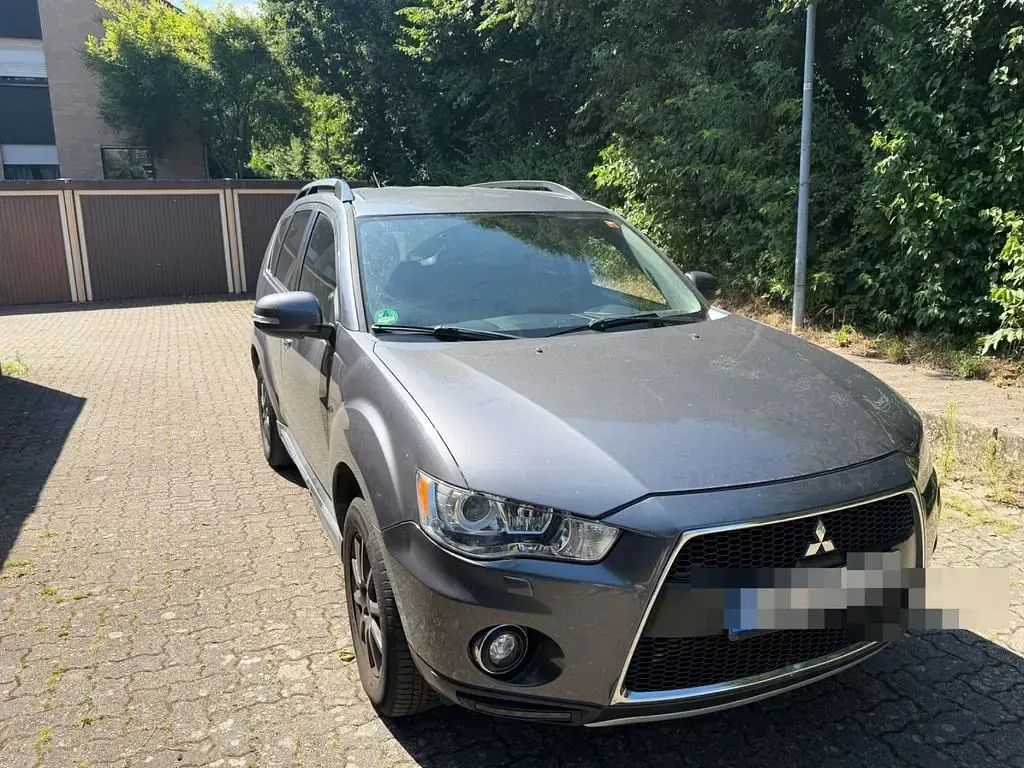 Gebraucht Mitsubishi Outlander 177 PS (130 kW) 2011 Grau SUV