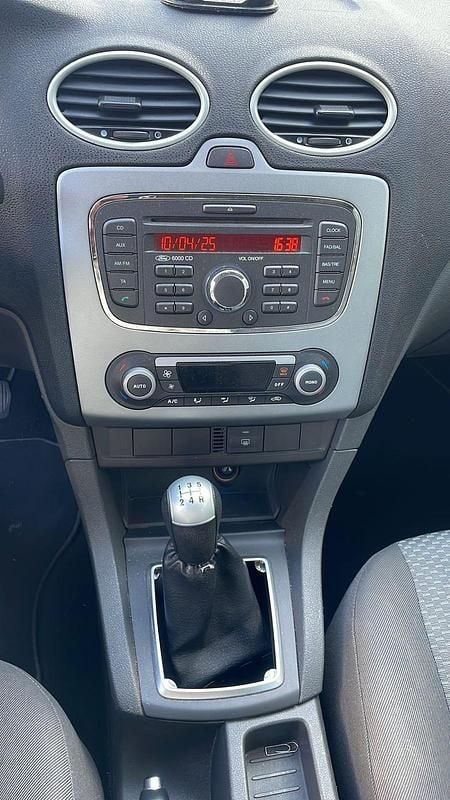 Gebraucht Ford Focus 115 PS (84 kW) 2008 Grau Limousine