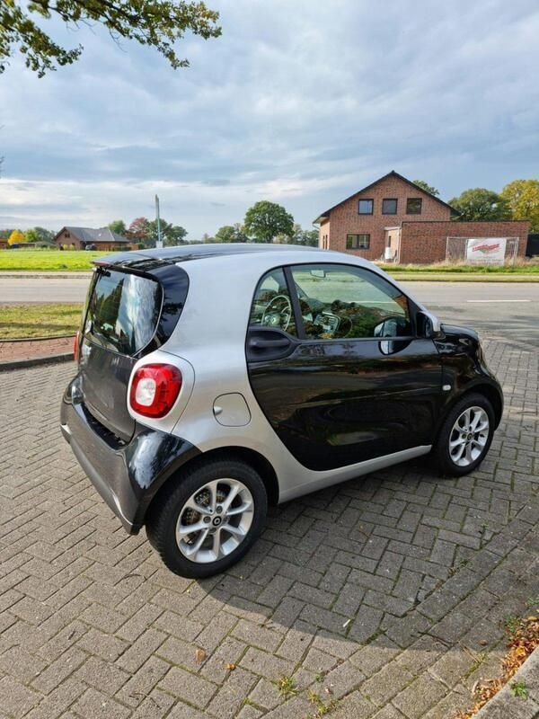 Schwarz Gebraucht 2019 Smart ForTwo Coupé Passion Kleinwagen | 10.500 € (Guter Preis) - Bild 1/4