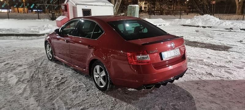 Gebraucht Skoda Octavia Joy 150 PS (110 kW) 2016 Rot Kleinwagen