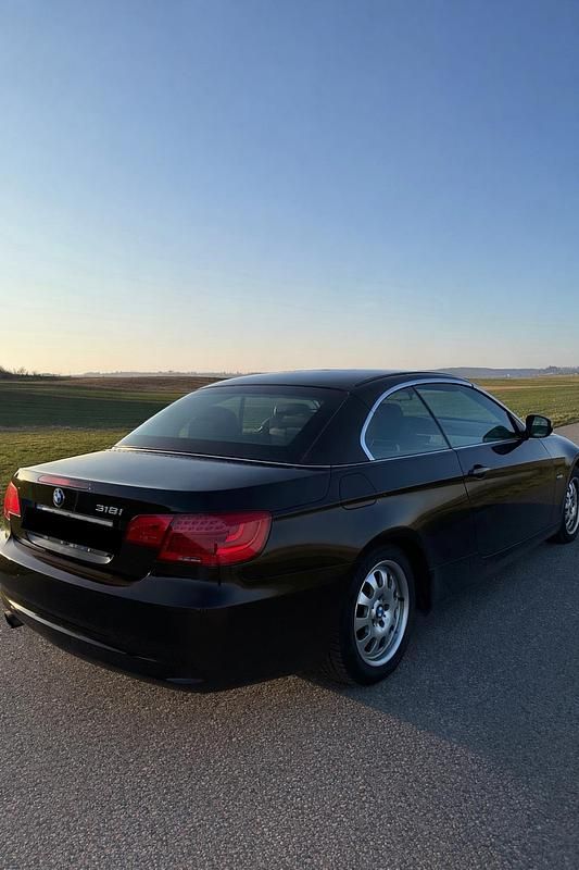 Gebraucht BMW 318 Cabriolet 143 PS (105 kW) 2011 Schwarz Cabrio
