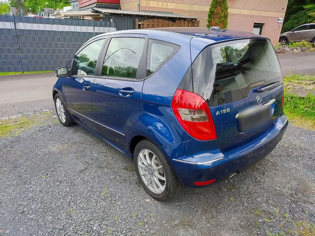Gebraucht Mercedes A160 95 PS (69 kW) 2010 Blau Limousine
