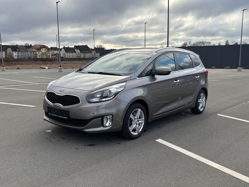 Silber Gebraucht 2016 Kia Carens DREAM-TEAM Edition Van / Kleinbus | 9.399 € (Guter Preis) - Bild 1/4