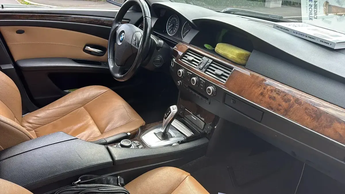 Gebraucht BMW 525 197 PS (144 kW) 2009 Schwarz Limousine