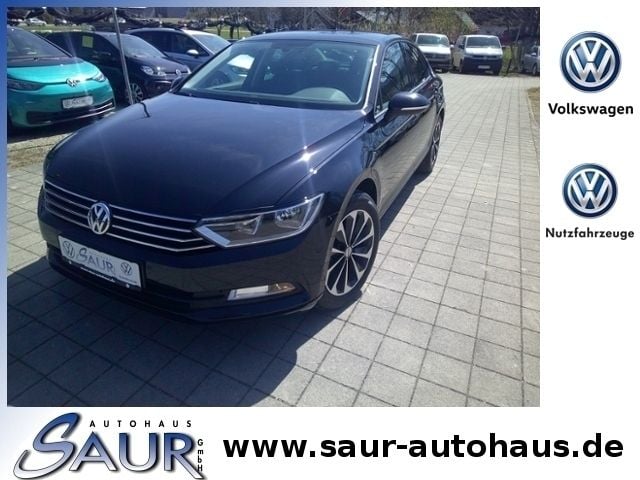 Deep black perleffekt (metallic) Gebraucht 2018 VW Passat Trendline Limousine | 13.899 € (Fairer Preis) - Bild 1/4