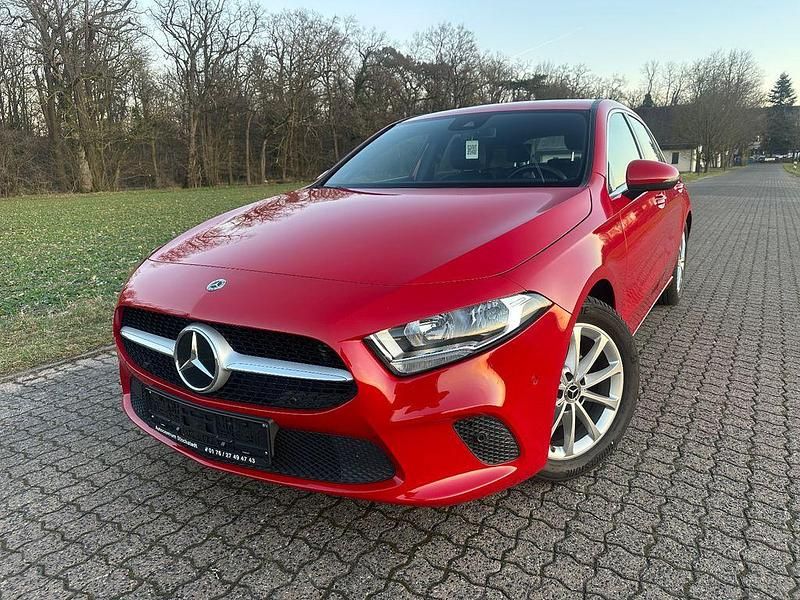 Rot Gebraucht 2018 Mercedes A180 Progressive Limousine | 20.990 € (Guter Preis) - Bild 1/4
