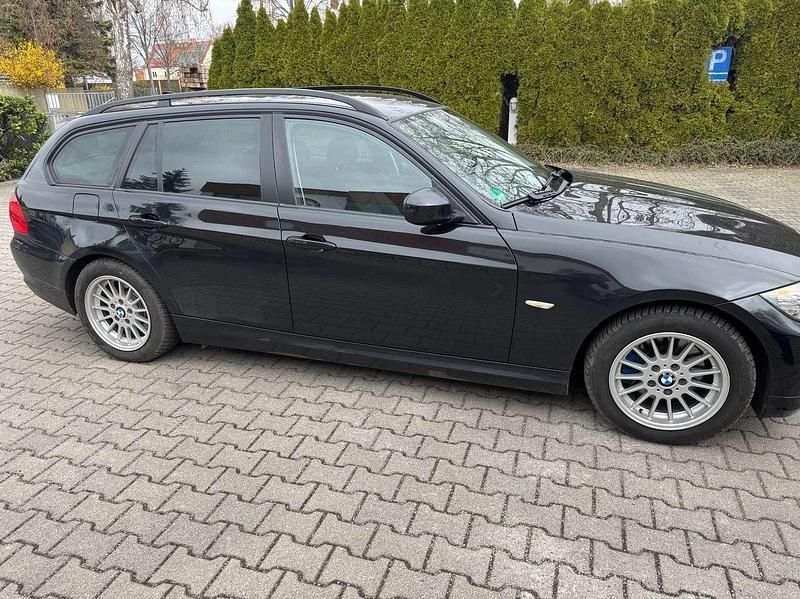 Gebraucht BMW 318 143 PS (105 kW) 2009 Schwarz Kombi