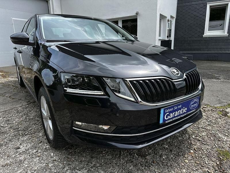 Schwarz Gebraucht 2018 Skoda Octavia Sport Limousine | 14.450 € (Guter Preis) - Bild 1/4