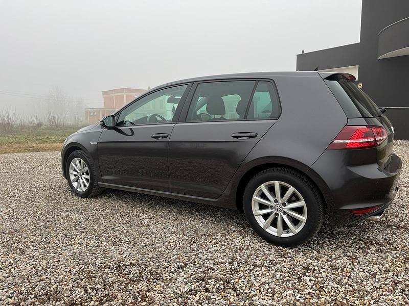 Gebraucht VW Golf VII LOUNGE 150 PS (110 kW) 2015 Kleinwagen