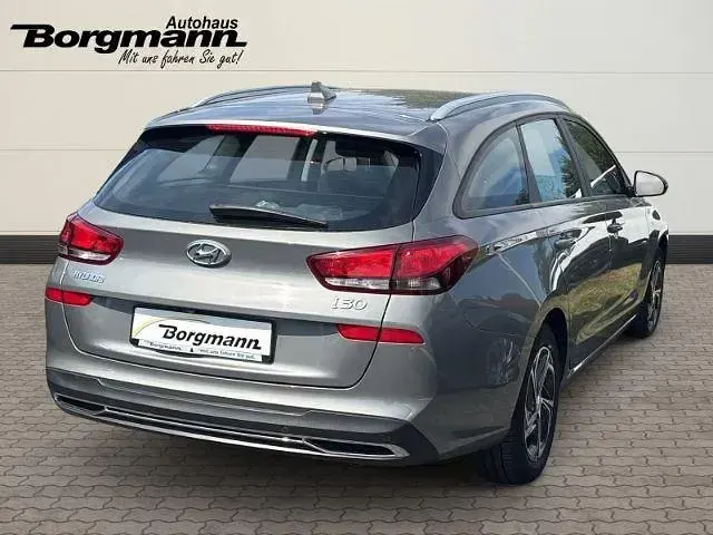 Gebraucht Hyundai i30 Select 120 PS (88 kW) 2020 Grau Kombi