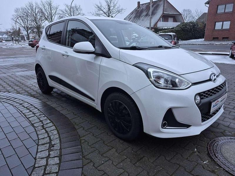 Gebraucht Hyundai i10 Style 87 PS (63 kW) 2020 Weiß Kleinwagen