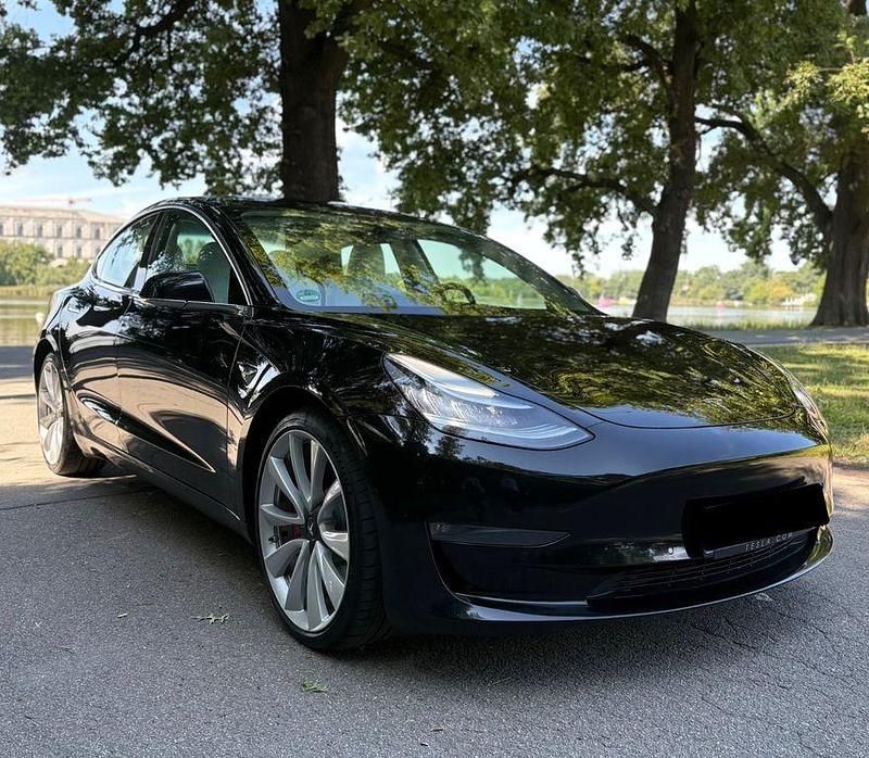 Schwarz Gebraucht 2019 Tesla Model 3 Limousine | 22.900 € (Guter Preis) - Bild 1/4