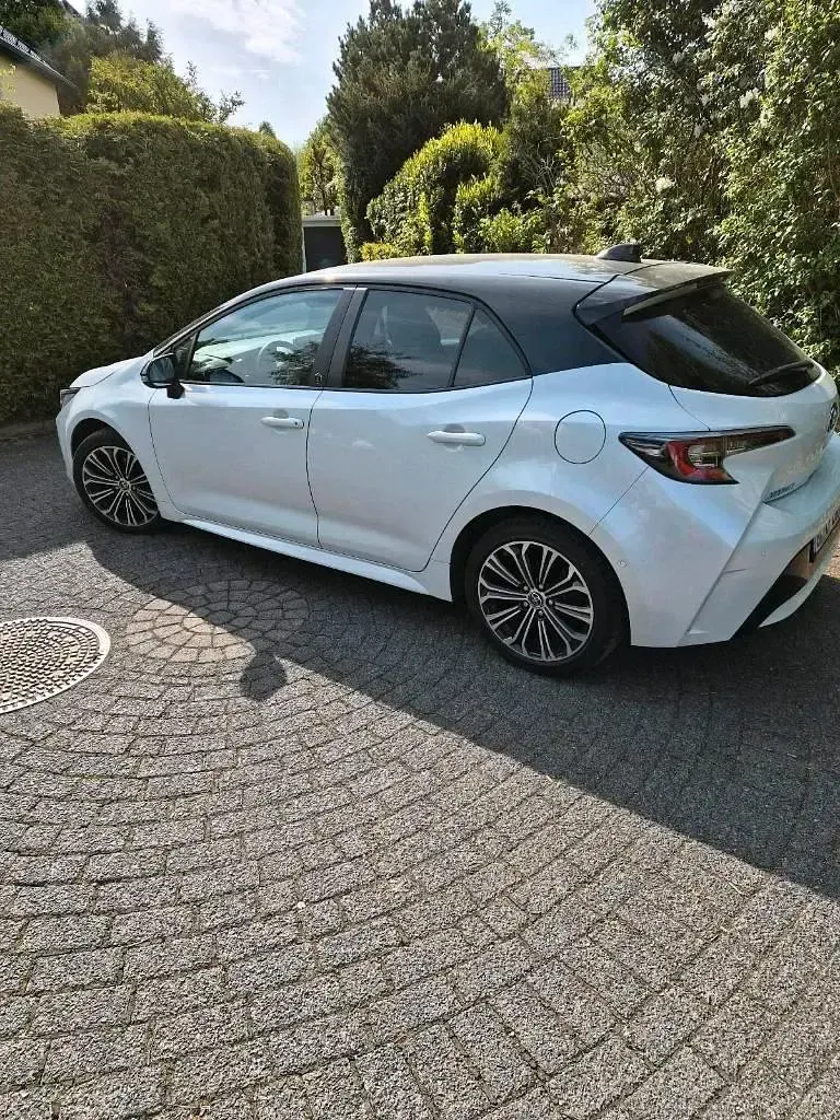 Gebraucht Toyota Corolla 122 PS (89 kW) 2022 Weiß Limousine