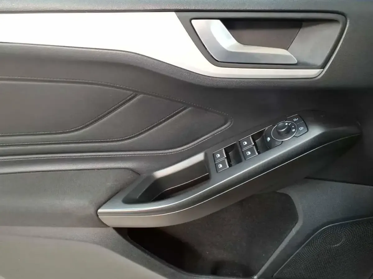 Gebraucht Ford Focus Cool & Connect 95 PS (69 kW) 2022 Silber Kombi