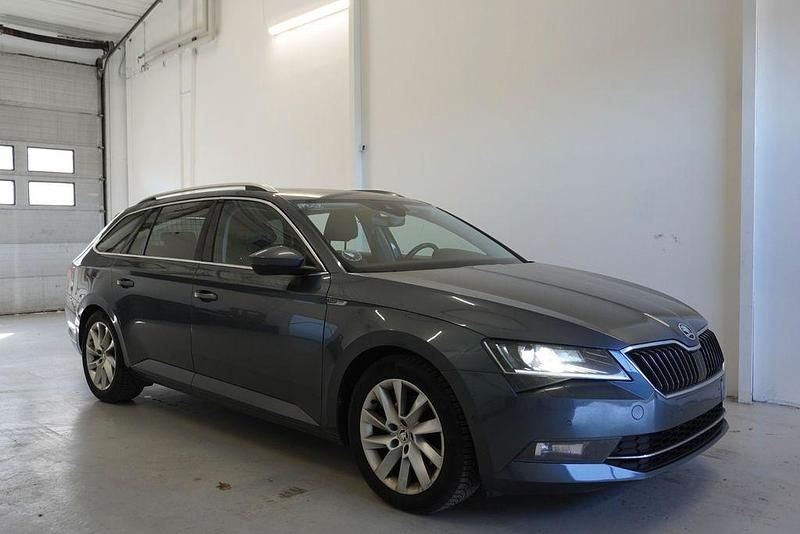 Gebraucht Skoda Superb Style 150 PS (110 kW) 2019 Grau Limousine
