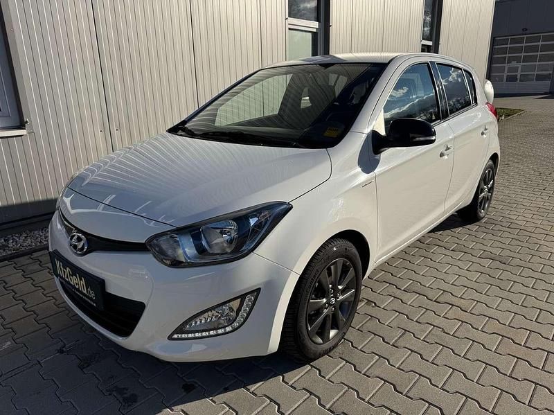 Pure white Gebraucht 2013 Hyundai i20 Edition Kleinwagen | 6.400 € (Etwas zu teuer) - Bild 1/4