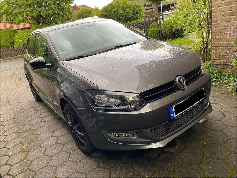 Grau Gebraucht 2011 VW Polo Style Limousine | 6.000 € (Fairer Preis) - Bild 1/4