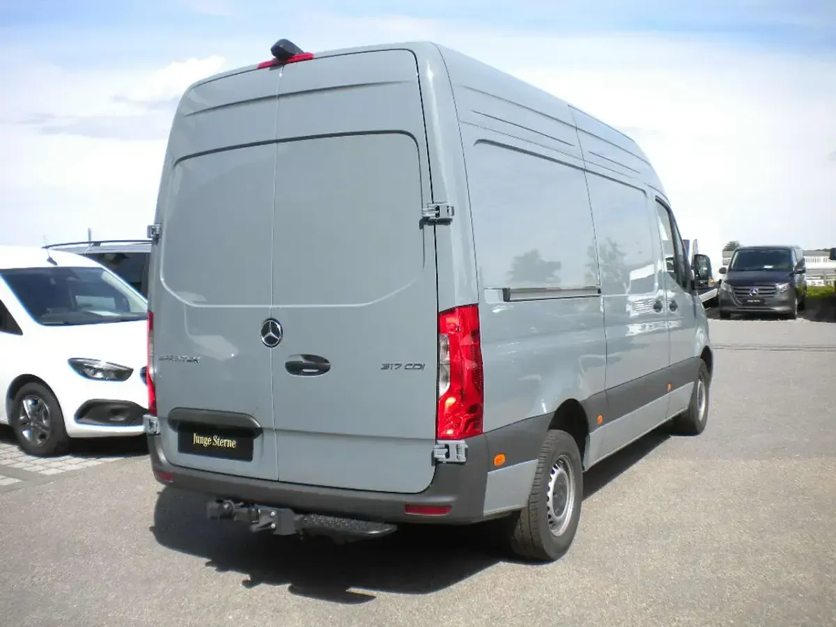 Gebraucht Mercedes Sprinter 170 PS (125 kW) 2025 Blau Van