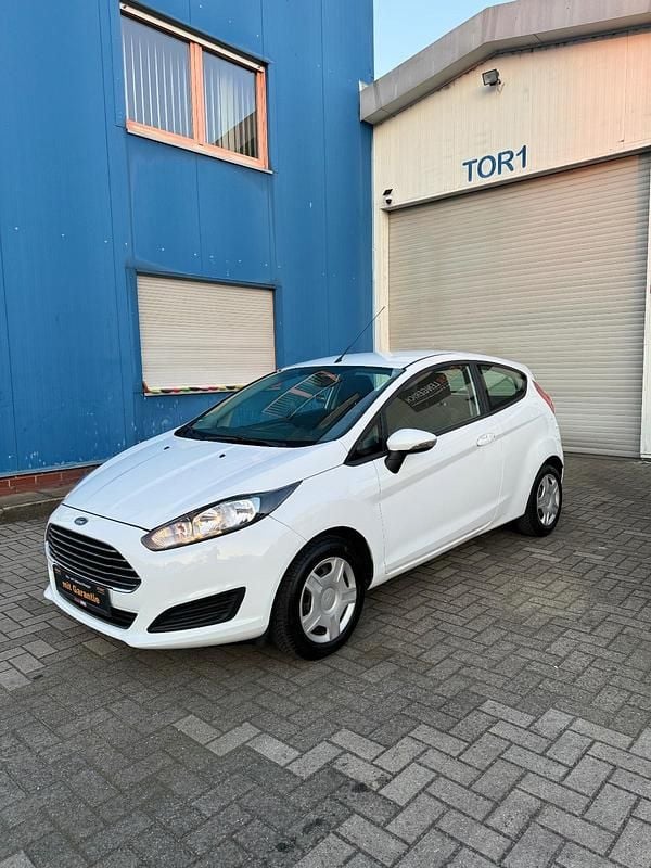 Gebraucht Ford Fiesta Trend 60 PS (44 kW) 2014 Weiß Kleinwagen