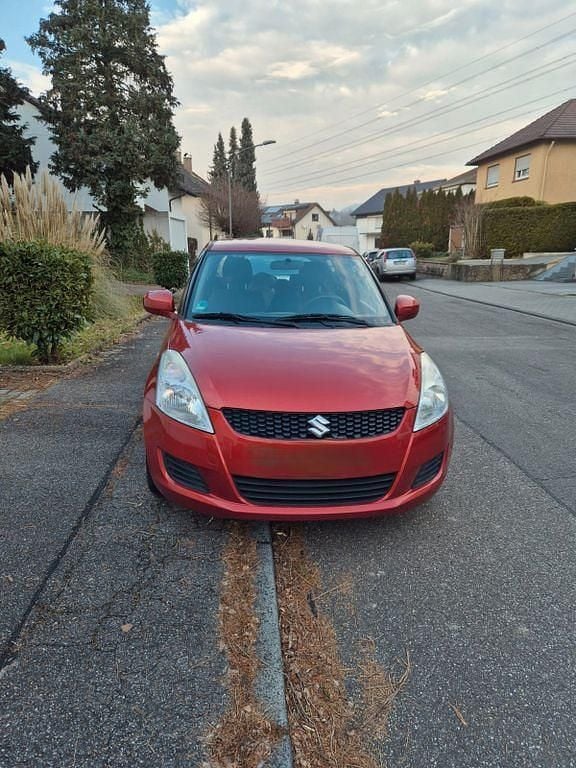 Gebraucht Suzuki Swift Comfort 94 PS (69 kW) 2011 Rot Limousine