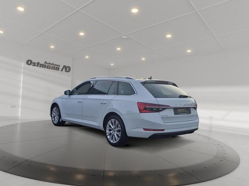 Gebraucht Skoda Superb Style 150 PS (110 kW) 2024 Moonweiss metallic Kombi