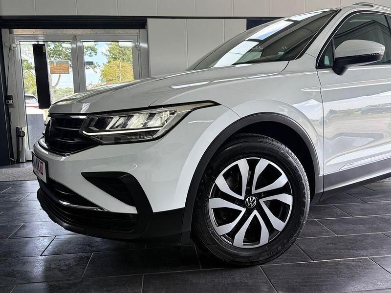 Gebraucht VW Tiguan Active 150 PS (110 kW) 2022 Weiß SUV