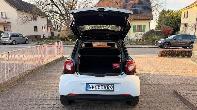 Gebraucht Smart ForFour 71 PS (52 kW) 2018 Weiß Kleinwagen