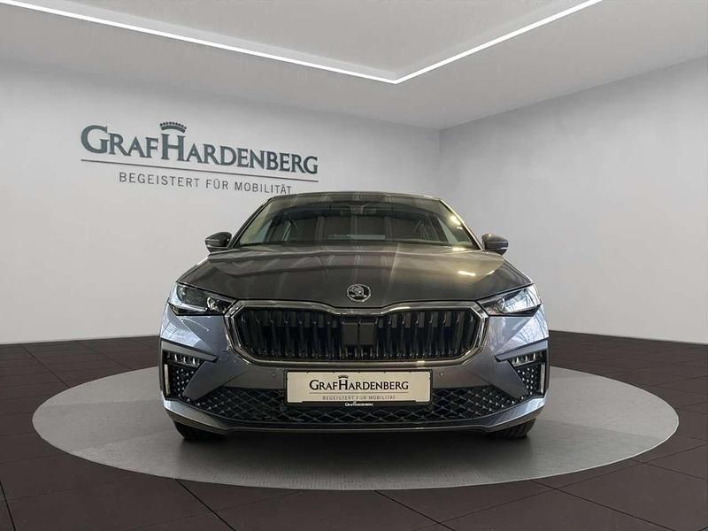 Graphitegrau metallic Gebraucht 2025 Skoda Scala Drive Kleinwagen | 27.790 € (Etwas zu teuer) - Bild 1/4