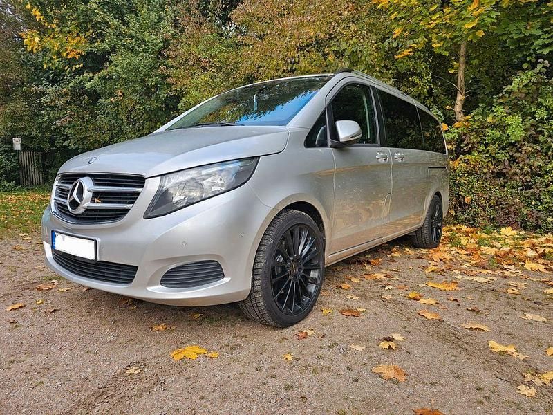 Silber Gebraucht 2016 Mercedes V250 Edition Van / Kleinbus | 39.000 € (Fairer Preis) - Bild 1/4