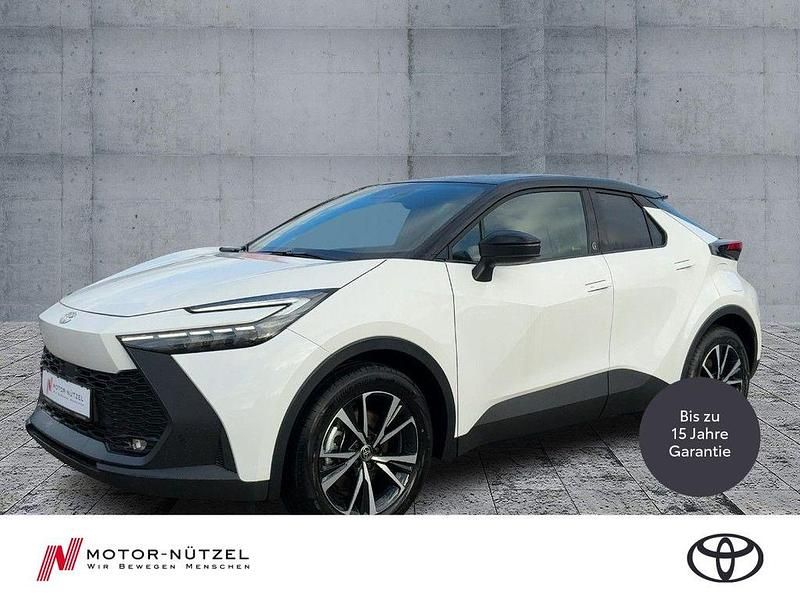 Schneeweiß/ dach schwarz Gebraucht 2024 Toyota C-HR Team SUV | 35.990 € - Bild 1/4