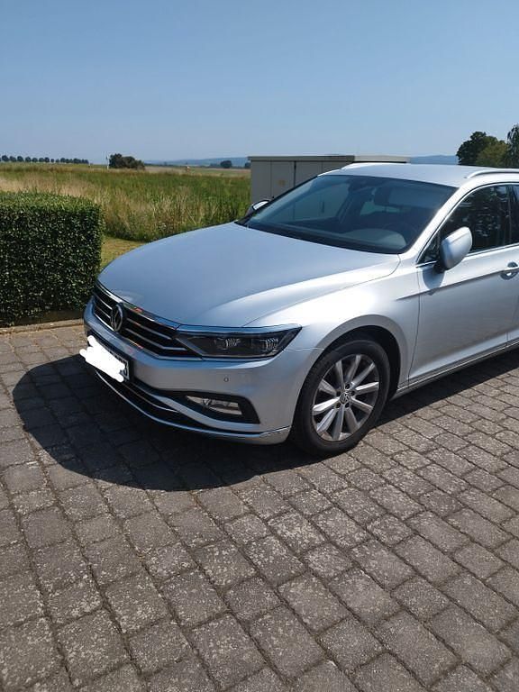 Silber Gebraucht 2020 VW Passat Elegance Kombi | 19.800 € (Guter Preis) - Bild 1/4