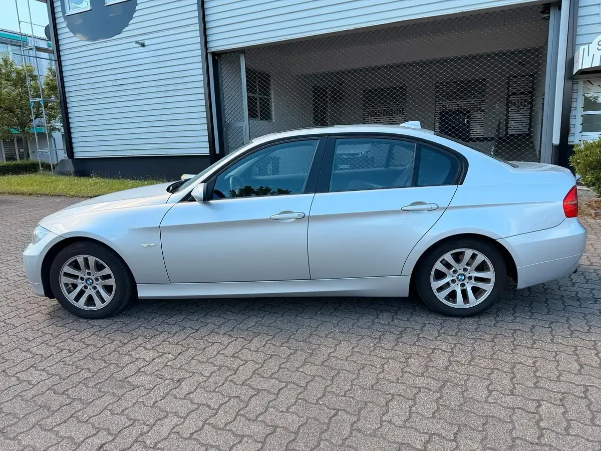 Gebraucht BMW 318 129 PS (94 kW) 2006 Silber Limousine
