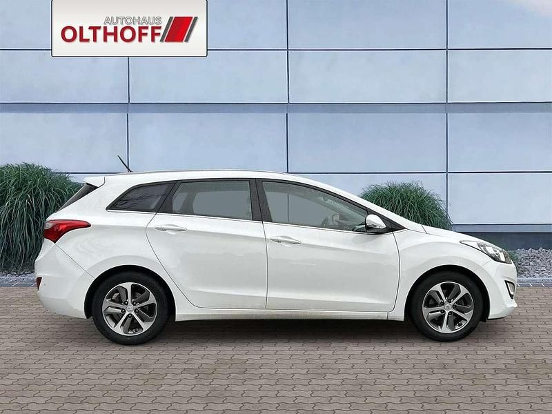 Gebraucht Hyundai i30 Edition 135 PS (99 kW) 2015 Weiß Kombi