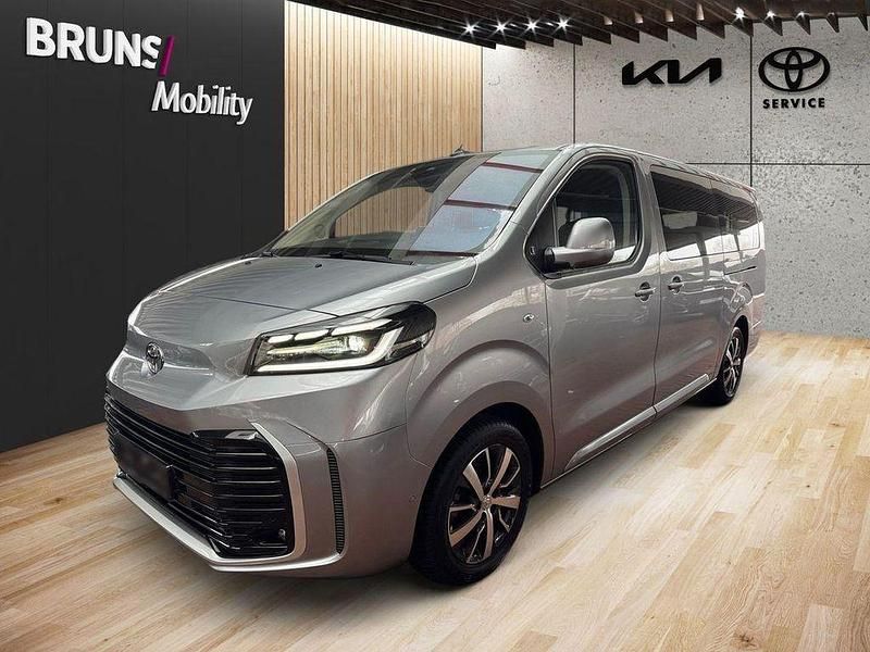 Gebraucht Toyota Proace Verso Team 177 PS (130 kW) 2024 Silber Kombi